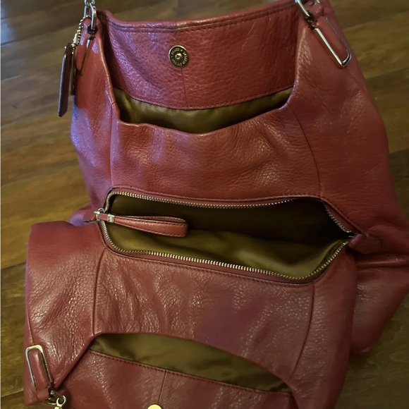 Coach Medium Handbag in Perfect Condition - Picture 5 of 8